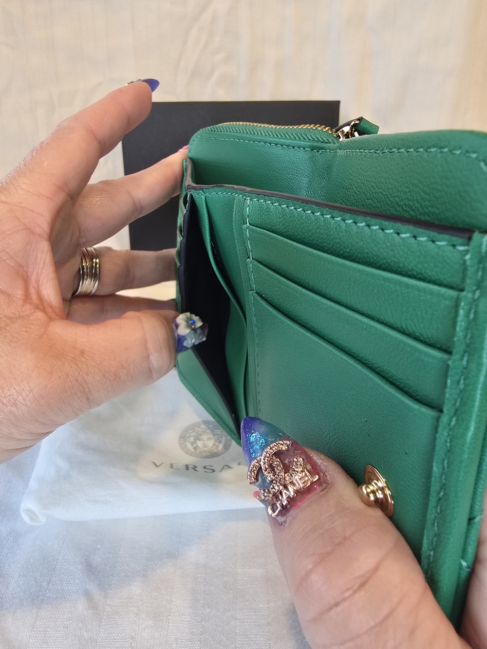 Versace Green Lamb Skin Quilted Leather Zip Wallet with Gold Medusa - Picture 11 of 14